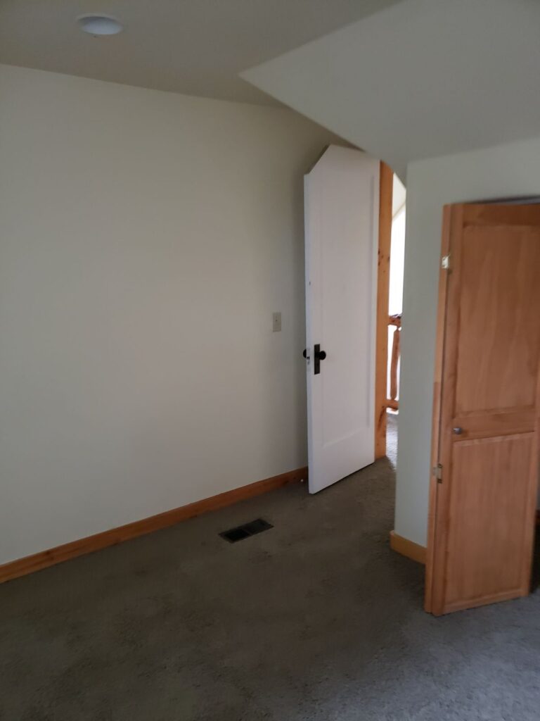 915 e 6th 004