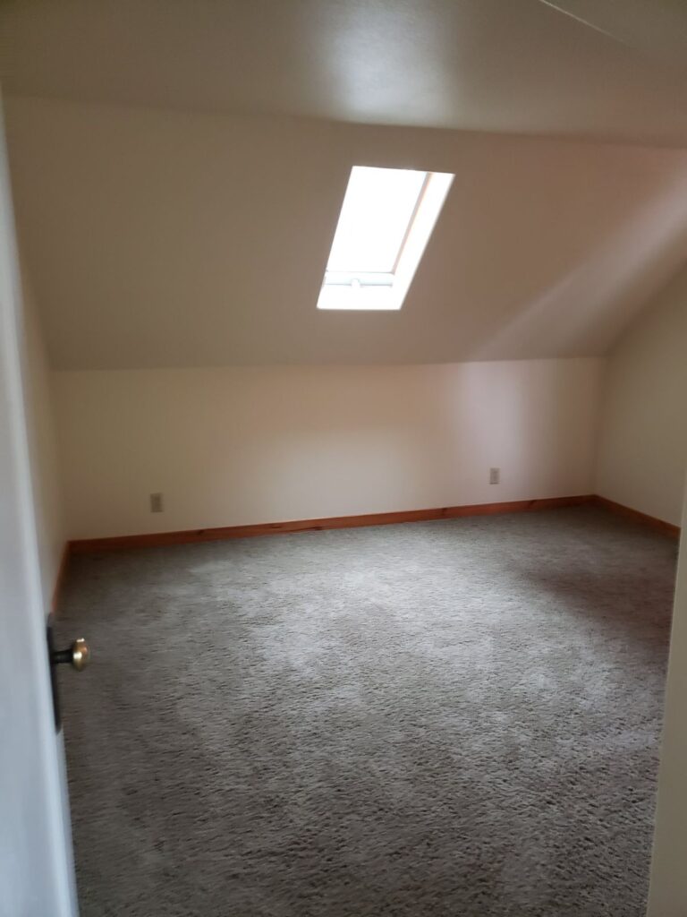 915 e 6th 009