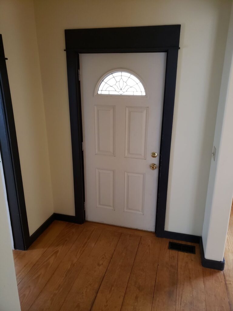 915 e 6th 011