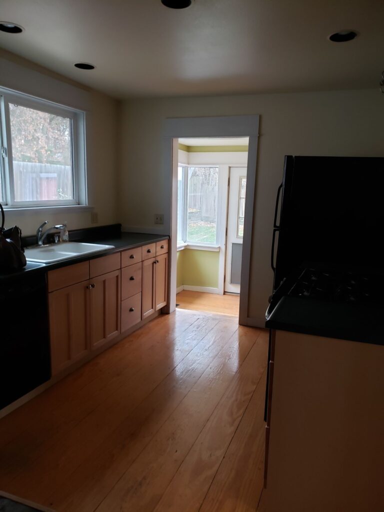 915 e 6th 012