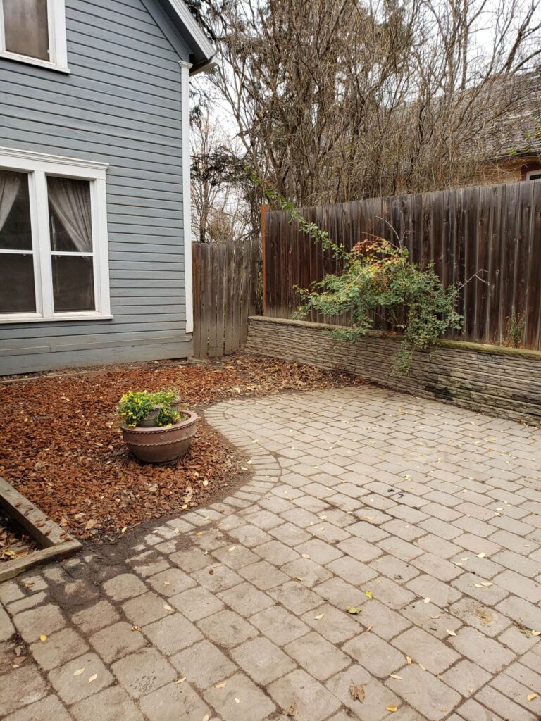 915 e 6th 020