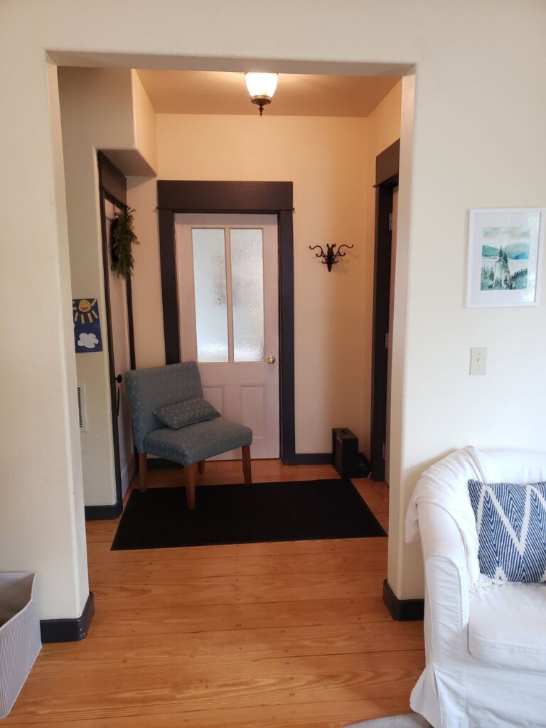 915 e 6th 027