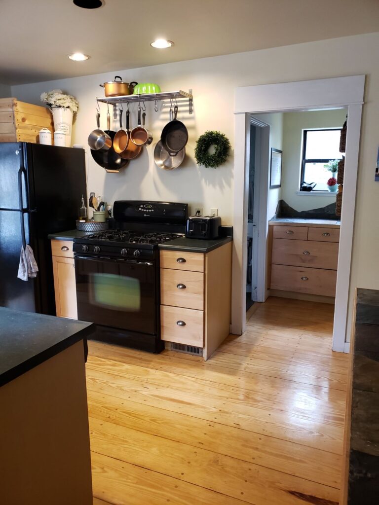 915 e 6th 031