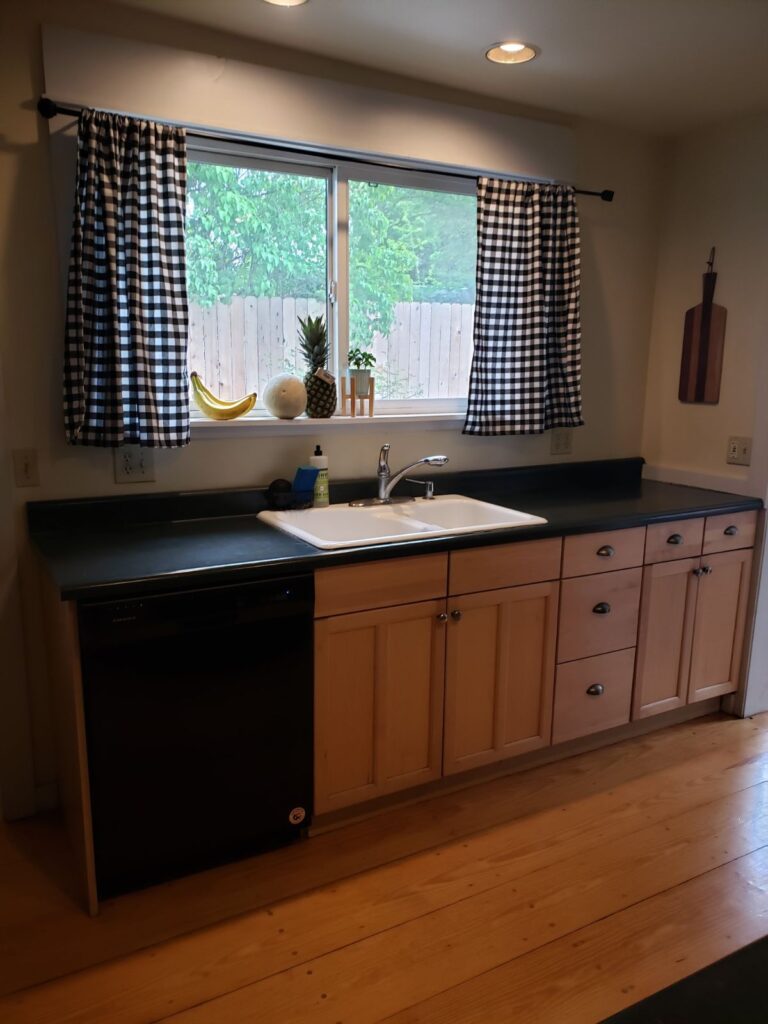 915 e 6th 032
