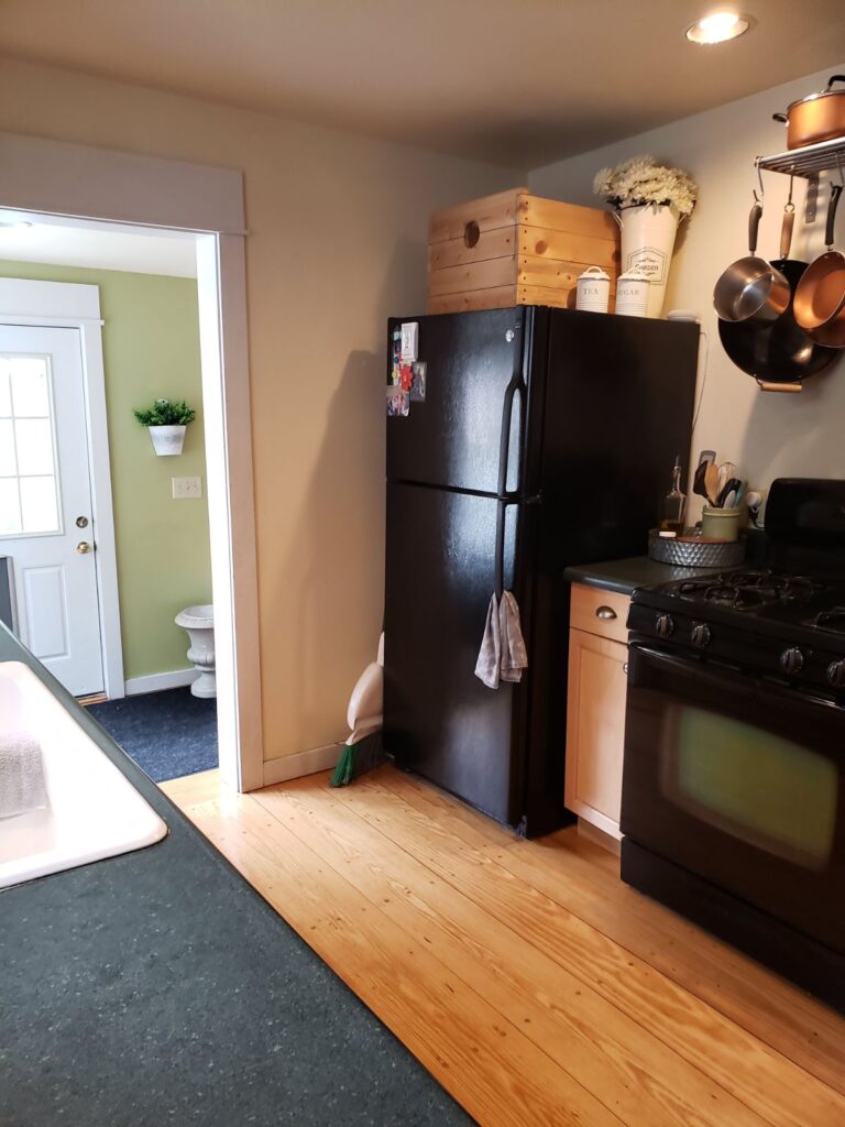 915 e 6th 033