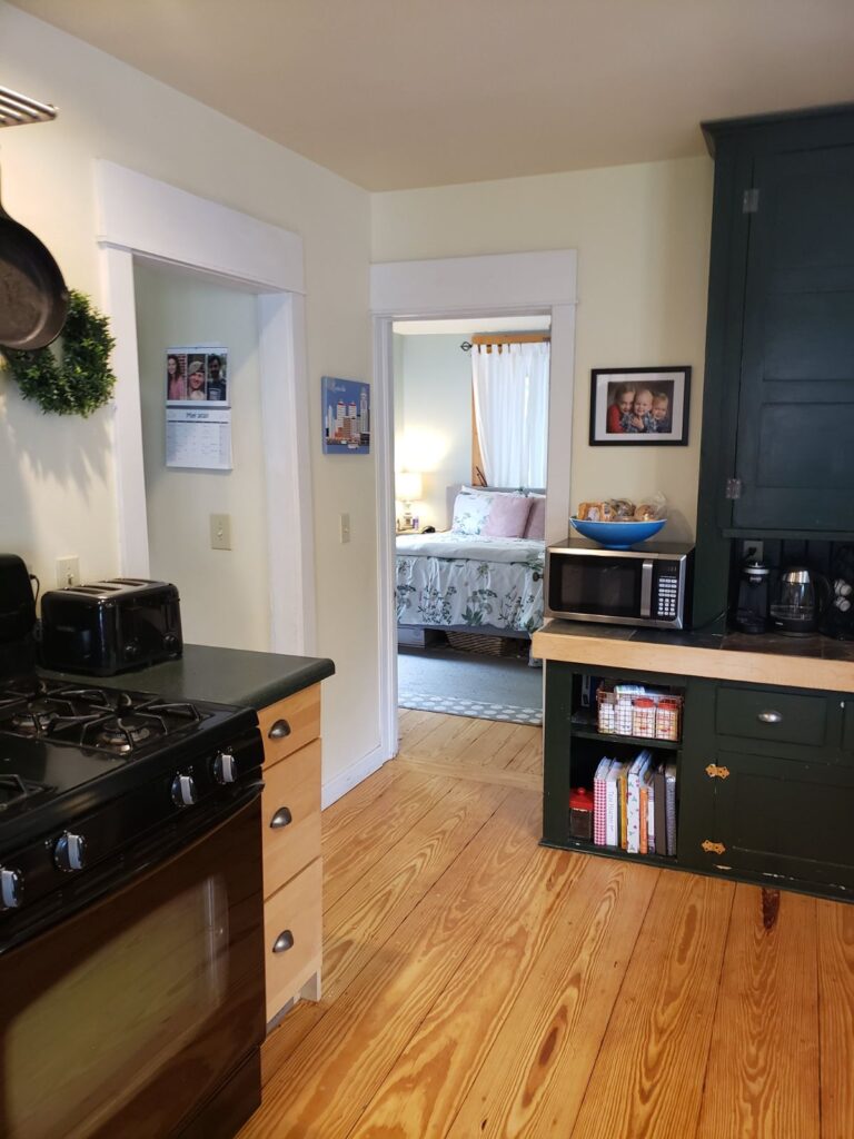915 e 6th 036
