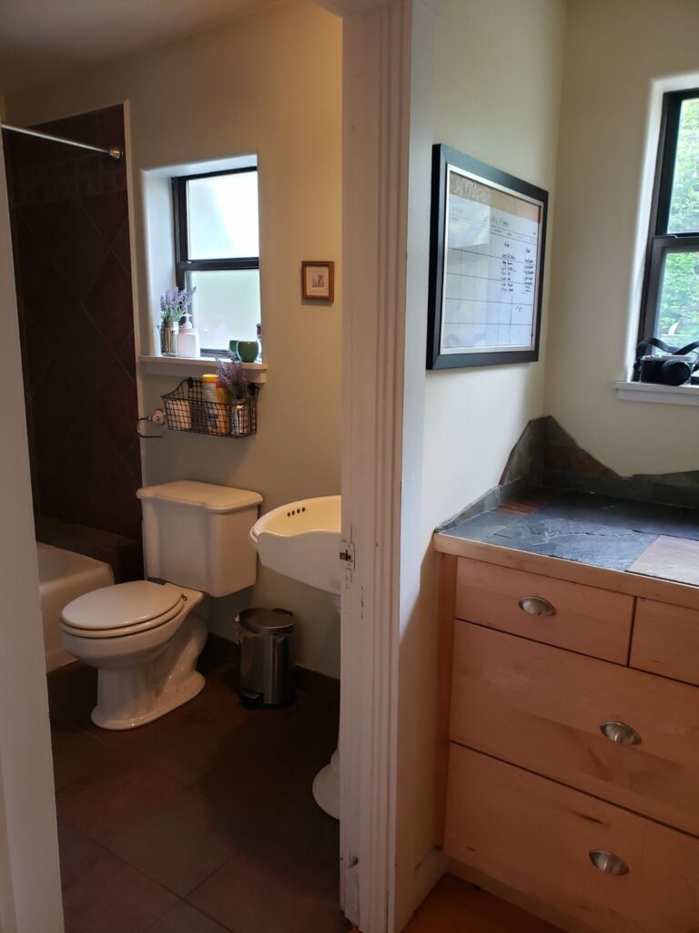915 e 6th 038