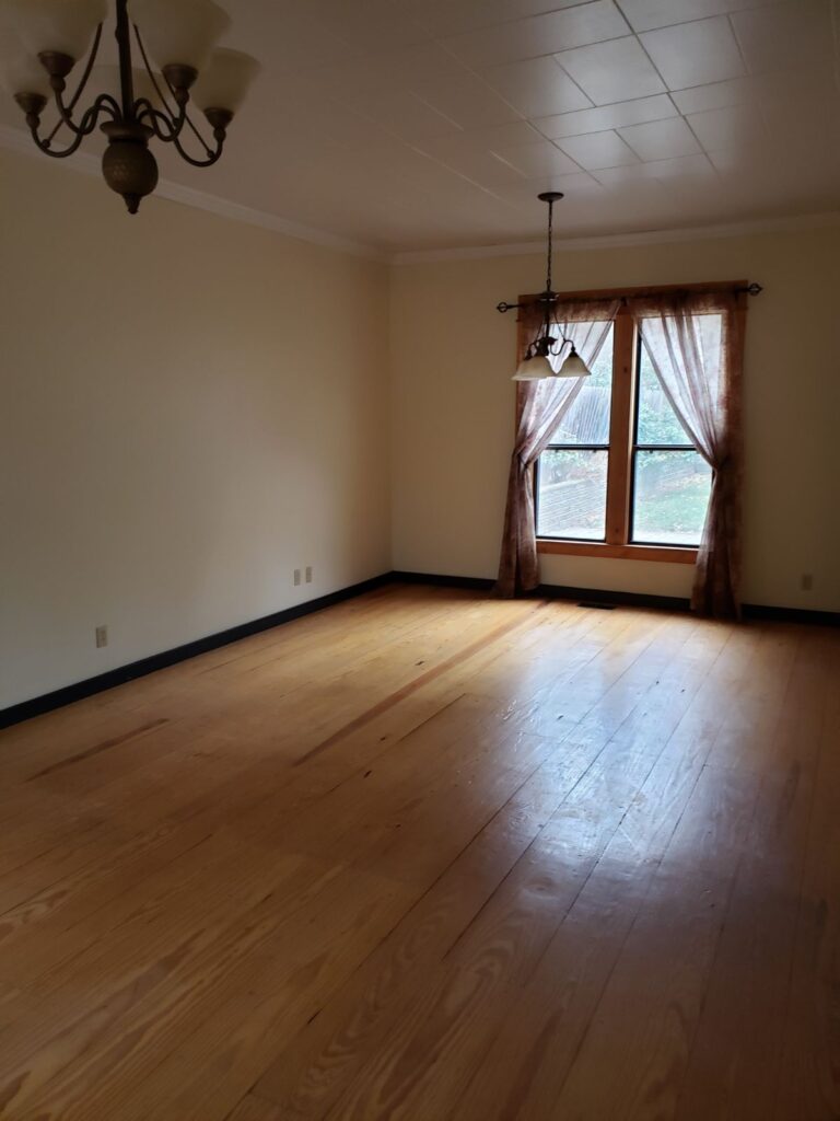 915 e 6th 058