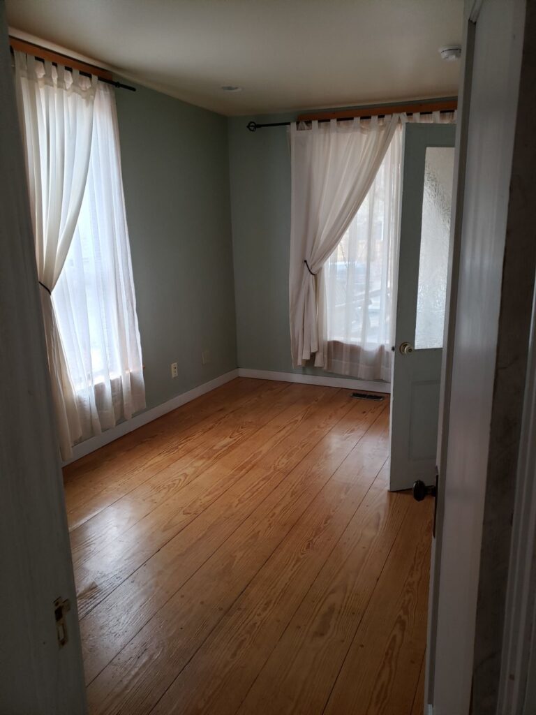 915 e 6th 059