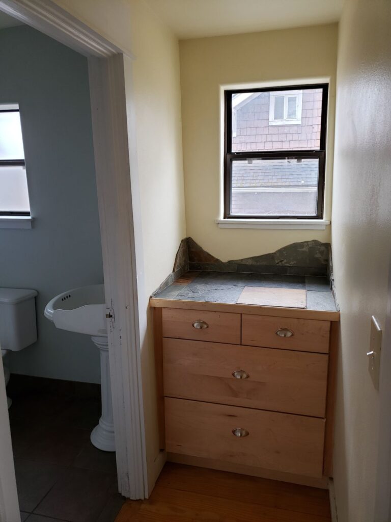 915 e 6th 060