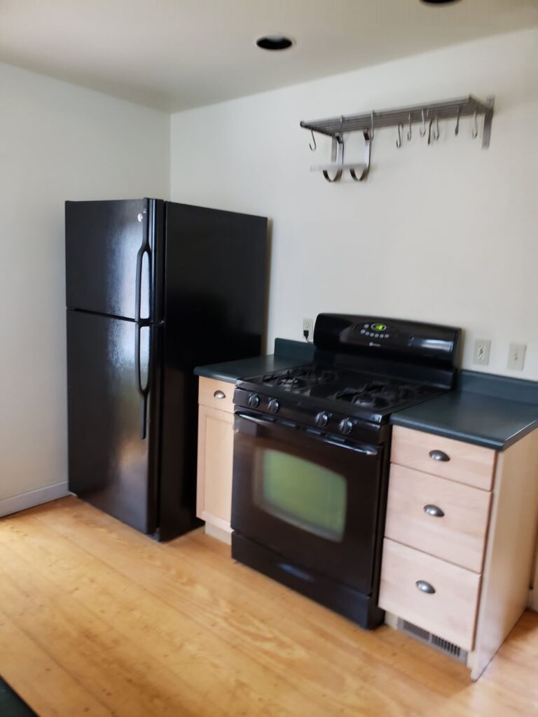 915 e 6th 063