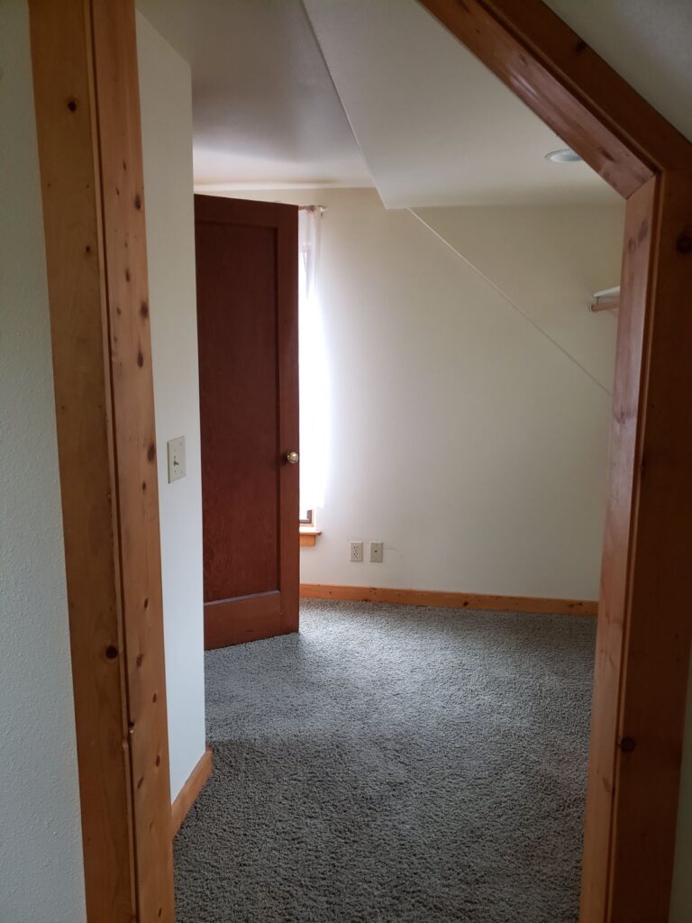 915 e 6th 067