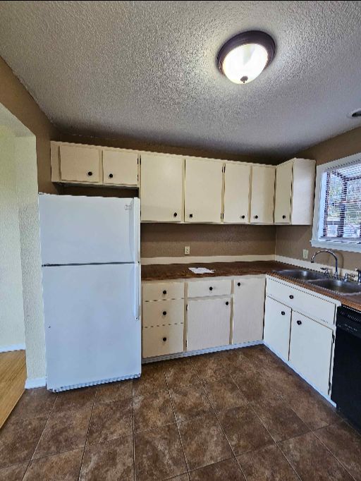 605 indian hills 16 063