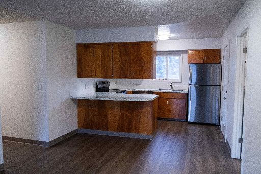1223 e 5th 002